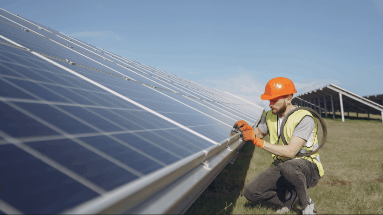What Kind of Jobs Are in Solar Energy?