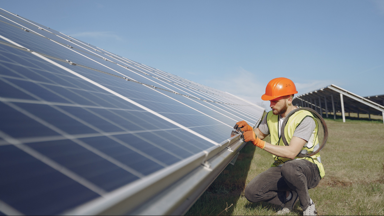 What Kind of Jobs Are in Solar Energy?