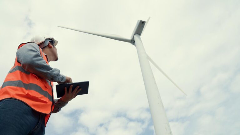 Wind Turbine Technicians: How to Become One